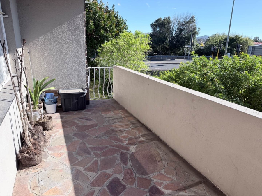 To Let 2 Bedroom Property for Rent in Blomtuin Western Cape